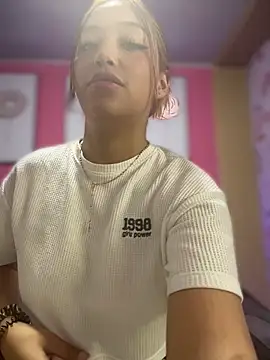 Snapshot of Kitty-LS chatting on 12/18/25, 01:17 Kitty-LS online show from 12/18/25, 01:17