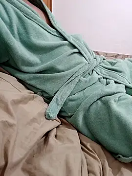 Snapshot of HotJXS chatting on 12/17/25, 02:06 HotJXS online show from 12/17/25, 02:06