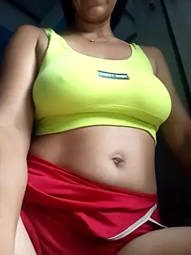 Snapshot of yorsia07 chatting on 12/17/25, 09:43 yorsia07 online show from 12/17/25, 09:43