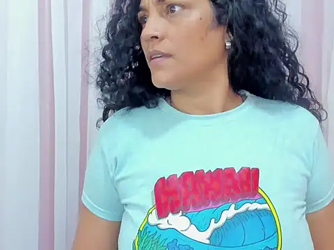 Snapshot of Bianca_slut1 chatting on 12/21/25, 08:05 Bianca slut1 online show from 12/21/25, 08:05