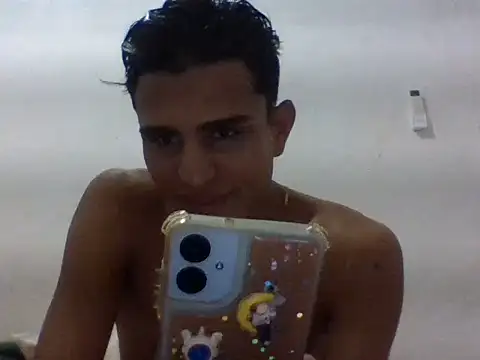 Snapshot of ares2005bb chatting on 01/15/26, 04:06 ares2005bb online show from 01/15/26, 04:06