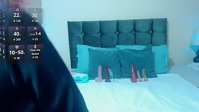 Snapshot of Valeri_hot22 chatting on 12/18/25, 08:04 Valeri hot22 online show from 12/18/25, 08:04