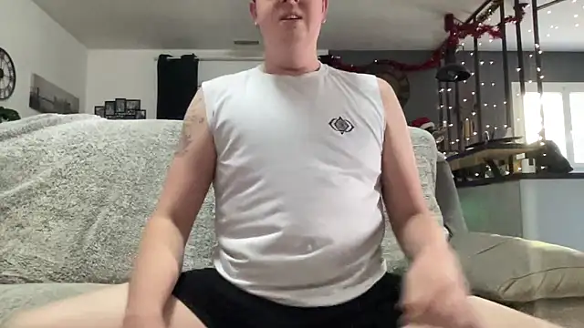 Gwenn-8231 online show from 12/18/25, 11:27