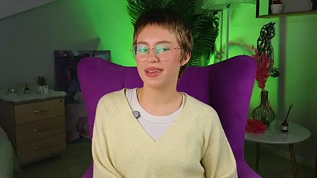 Snapshot of AidaGigantino chatting on 12/17/25, 09:04 AidaGigantino online show from 12/17/25, 09:04