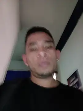 Snapshot of Gloryholeroom chatting on 12/19/25, 07:43 Gloryholeroom online show from 12/19/25, 07:43