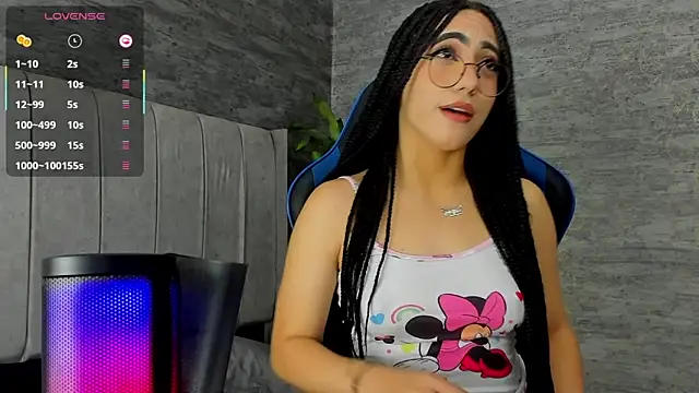 Snapshot of Odett_Khast chatting on 12/19/25, 05:25 Odett Khast online show from 12/19/25, 05:25