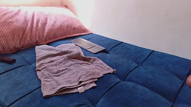 lilybloom69 online show from 06/12/26, 07:02