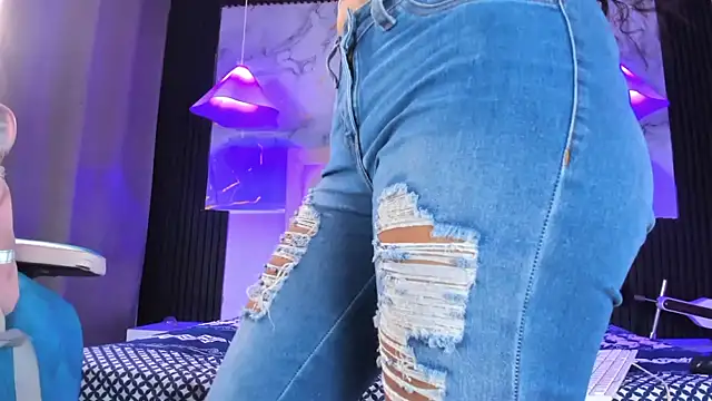 Carla evans  online show from 12/22/25, 02:25