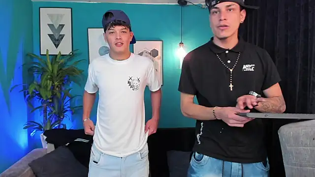 Snapshot of Oficial_KingOfHeavens chatting on 12/19/25, 08:49 Oficial KingOfHeavens online show from 12/19/25, 08:49