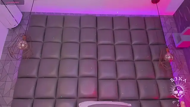 kira vance online show from 04/05/26, 06:43