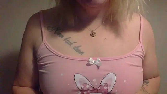 Snapshot of Redos1 chatting on 12/17/25, 07:25 Redos1 online show from 12/17/25, 07:25