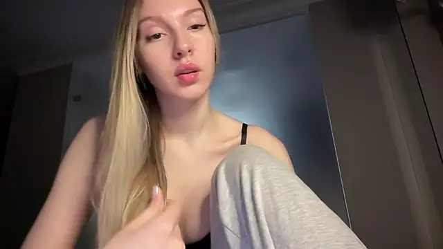 blondinkaa online show from 04/10/26, 06:56