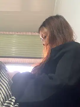 Snapshot of Baby_Bi chatting on 12/17/25, 09:37 Baby Bi online show from 12/17/25, 09:37