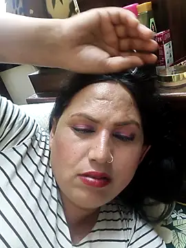 Hotmylips online show from 04/15/26, 08:20