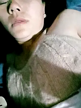 Snapshot of Uzi-na chatting on 12/18/25, 10:38 Uzi-na online show from 12/18/25, 10:38