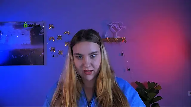 Snapshot of dina_bloom_ chatting on 01/07/26, 09:45 dina bloom online show from 01/07/26, 09:45