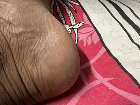 Snapshot of delhi_real_bull chatting on 12/17/25, 04:24 delhi real bull online show from 12/17/25, 04:24