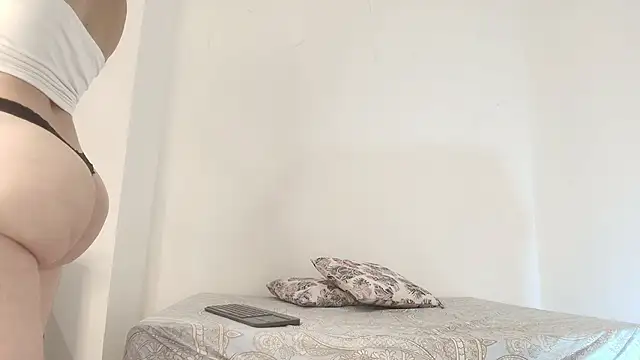 saramaartinez online show from 02/18/26, 02:24