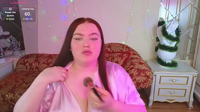 Snapshot of LindaBermer chatting on 12/19/25, 04:41 LindaBermer online show from 12/19/25, 04:41