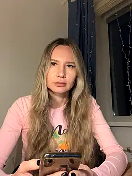 Snapshot of 1Moonlight1 chatting on 12/20/25, 05:42 1Moonlight1 online show from 12/20/25, 05:42