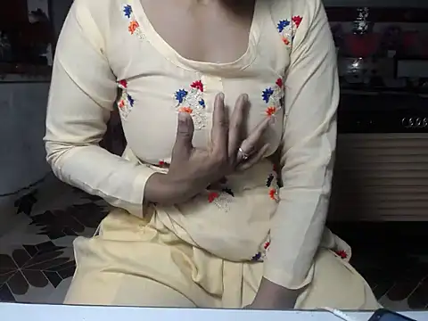 surbhi01 online show from 05/13/26, 07:06