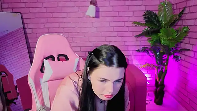 Snapshot of Mia_Evelyn chatting on 12/21/25, 09:16 Mia Evelyn online show from 12/21/25, 09:16