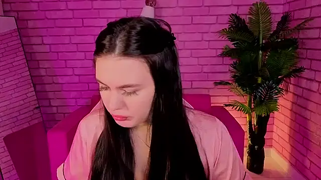 Snapshot of Mia_Evelyn chatting on 12/23/25, 08:45 Mia Evelyn online show from 12/23/25, 08:45