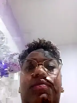 Snapshot of Yohanna_fox chatting on 12/17/25, 11:11 Yohanna fox online show from 12/17/25, 11:11