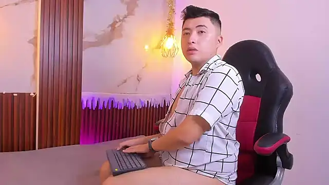 Snapshot of BrunoVega1 chatting on 12/19/25, 01:18 BrunoVega1 online show from 12/19/25, 01:18