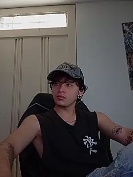 Snapshot of mathias_crimson chatting on 12/22/25, 02:47 mathias crimson online show from 12/22/25, 02:47