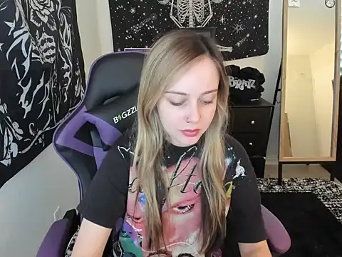 luna lovelyyy online show from 12/17/25, 06:14
