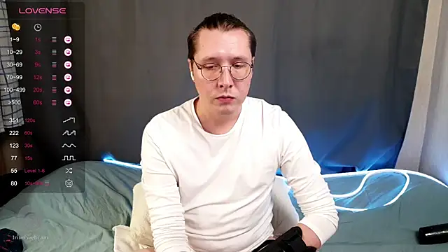 NakedIsaac online show from 07/10/26, 05:37