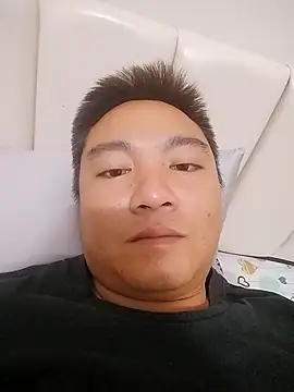 Snapshot of cocamam chatting on 12/17/25, 10:16 cocamam online show from 12/17/25, 10:16