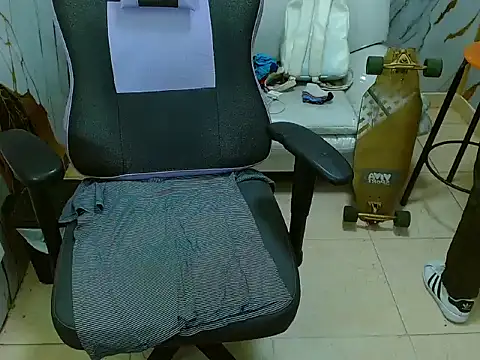 Boy tatto77 online show from 04/01/26, 12:06