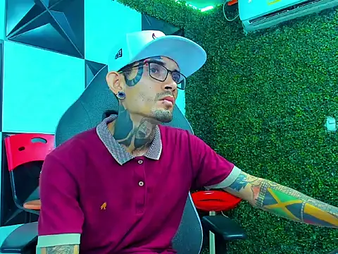 Boy tatto77 online show from 04/04/26, 12:31