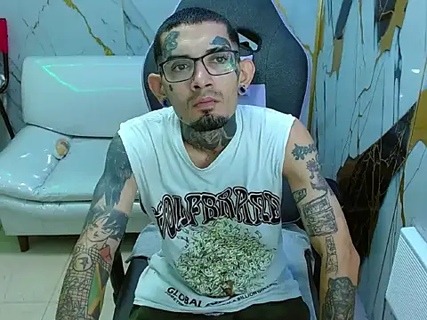 Boy tatto77 online show from 04/22/26, 12:07