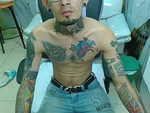 Boy tatto77 online show from 05/04/26, 12:01