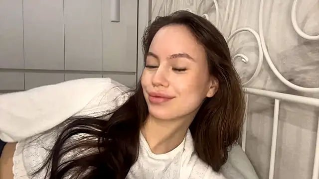 Snapshot of KitCerveny chatting on 12/19/25, 07:26 KitCerveny online show from 12/19/25, 07:26