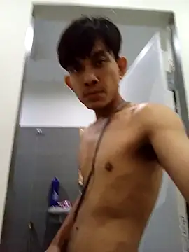 Snapshot of spitspittonmyface chatting on 12/18/25, 03:40 spitspittonmyface online show from 12/18/25, 03:40