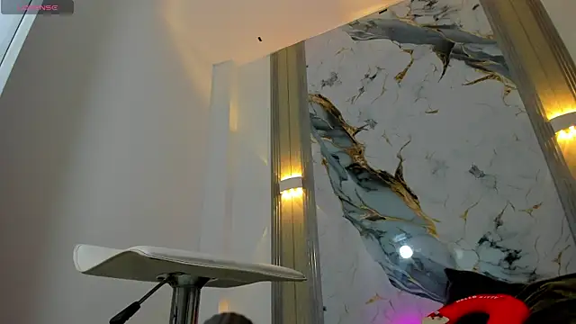 MiaLuxxi online show from 04/20/26, 09:38