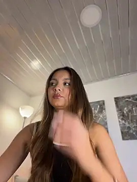 Nicollewest1 online show from 07/05/26, 08:05