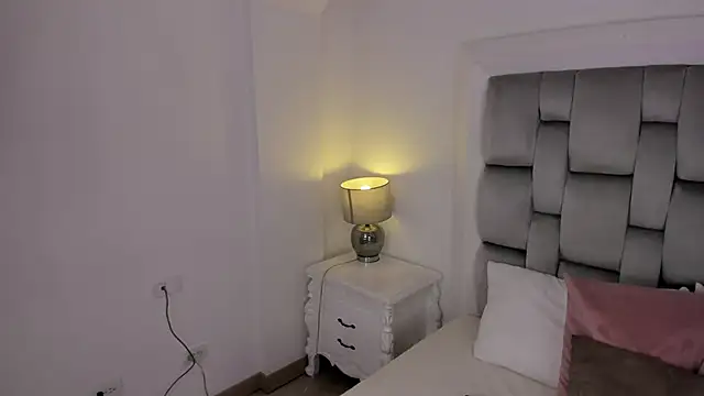 amber  ferrera online show from 03/18/26, 07:50