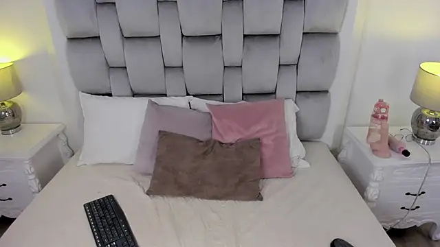 amber  ferrera online show from 03/19/26, 07:51