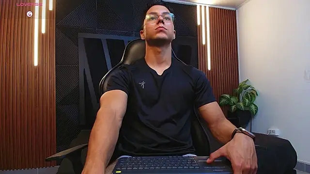 Snapshot of Noah_Clarkk chatting on 02/10/26, 11:42 Noah Clarkk online show from 02/10/26, 11:42