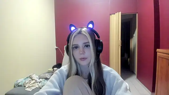 LunaAngell online show from 12/21/25, 12:40