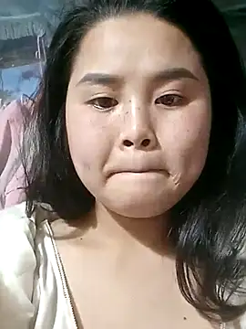 Snapshot of Daisy-y chatting on 12/18/25, 02:34 Daisy-y online show from 12/18/25, 02:34