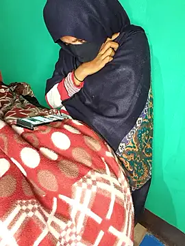 QWEEN7B online show from 12/21/25, 12:56