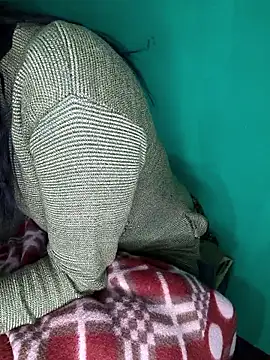 QWEEN7B online show from 12/22/25, 12:24