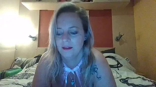 Snapshot of Miss-Chupagirly chatting on 12/19/25, 04:58 Miss-Chupagirly online show from 12/19/25, 04:58