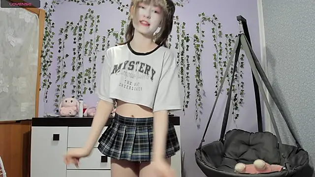 Yoonhee ki online show from 05/17/26, 04:25